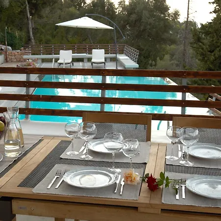 Arenaria L. Villas Complex Agios Ioannis (Lefkada)