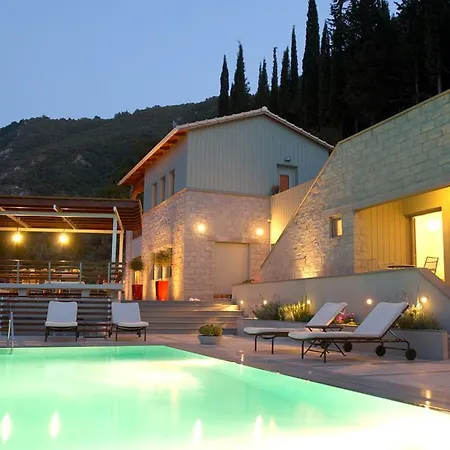 Arenaria L. Villas Complex * Agios Ioannis (Lefkada)