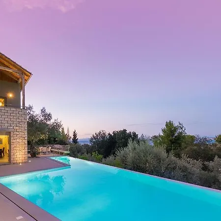 Arenaria L. Complex Villa *