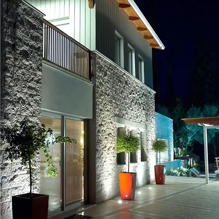 Arenaria L. Complex Villa *