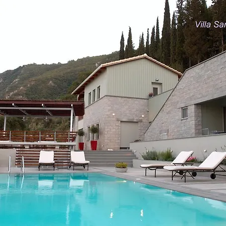 Arenaria L. Complex Villa *